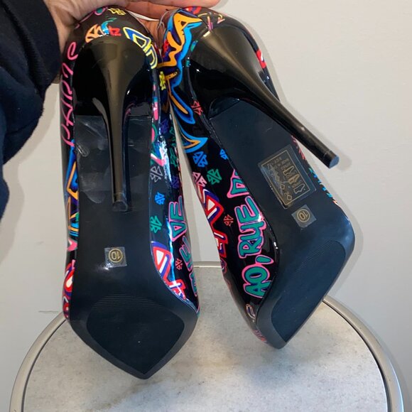 Multicolor Graffiti Style Print Stiletto Pump - Picture 5 of 8